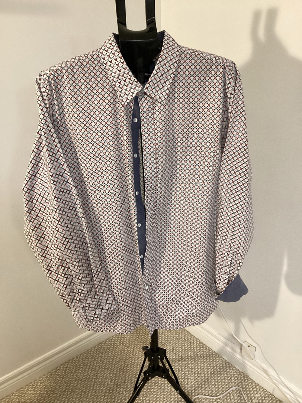Lee Men's White Button-Down Shirt with Navy and Red Micro-Print